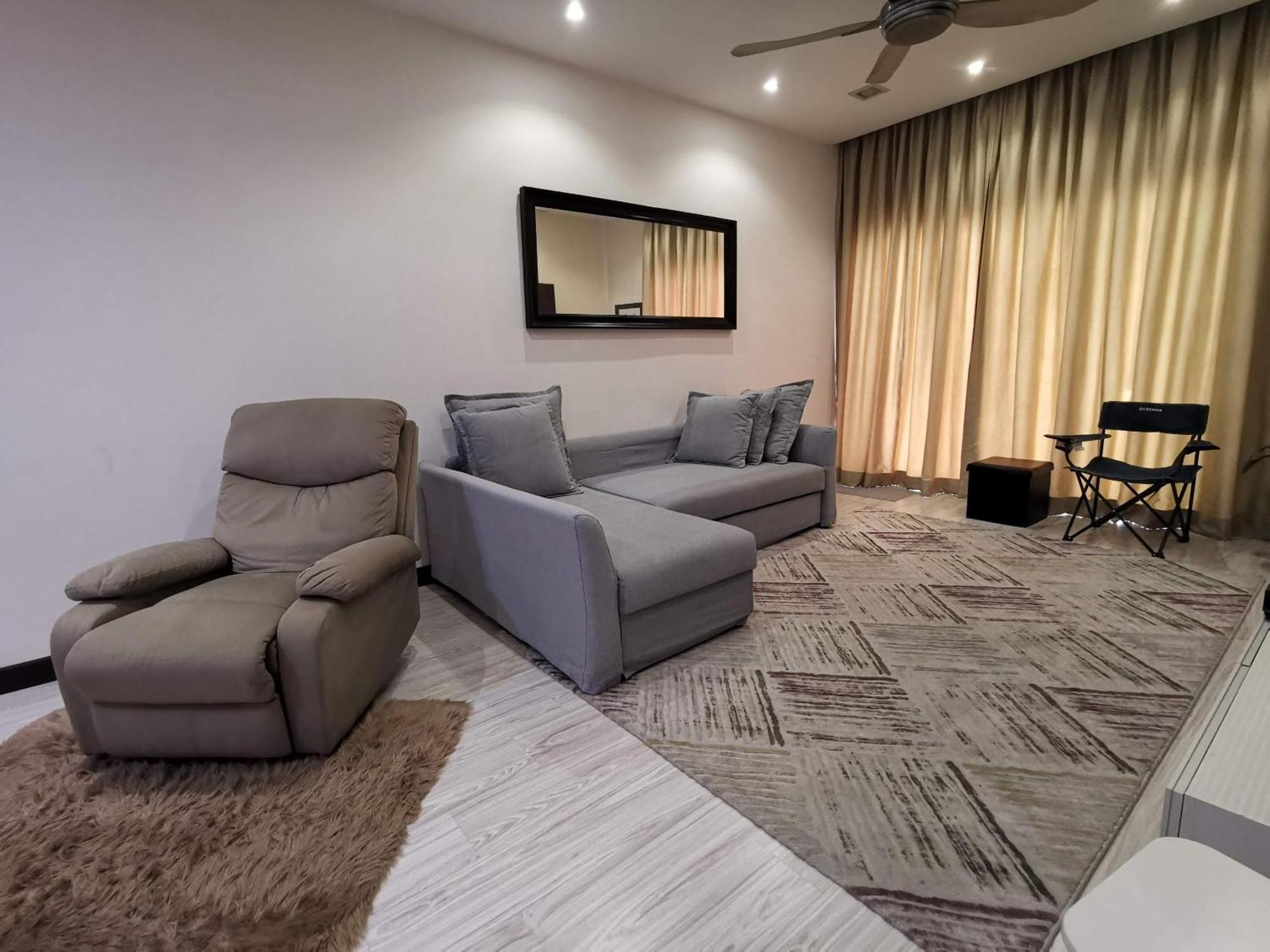 Enarahomes Shah Alam Bagian luar foto
